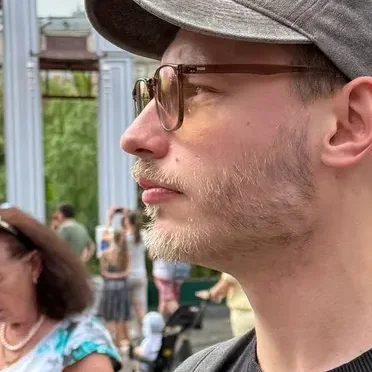 Антон Попов
